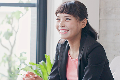 笑顔の女性