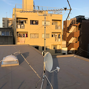 八木式アンテナとBS/CSアンテナの屋根上設置