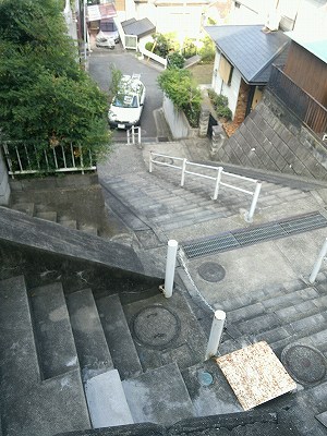 住宅街の階段