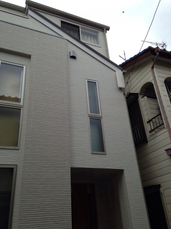 川口市芝仲田　デザインアンテナ壁面工事