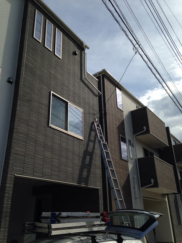 川崎市中原区　デザインアンテナ壁面工事