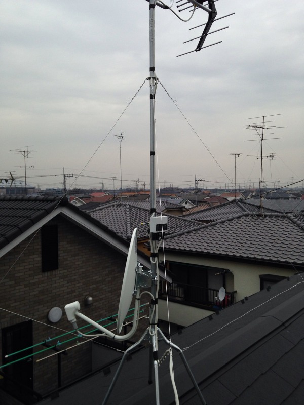 足立区神明　地デジアンテナとBSアンテナ屋根上工事