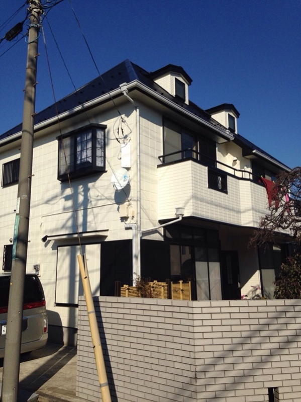 デザインアンテナとBS/CSアンテナを設置した戸建住宅