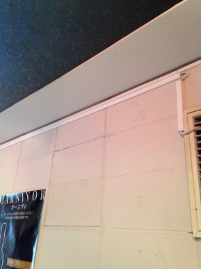 モールで隠蔽配線した同軸ケーブル