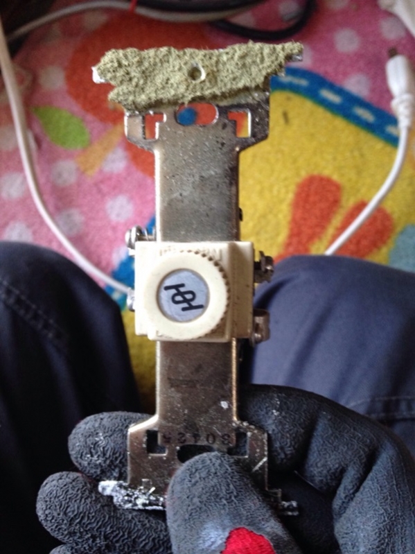 手に持ったフィーダー線