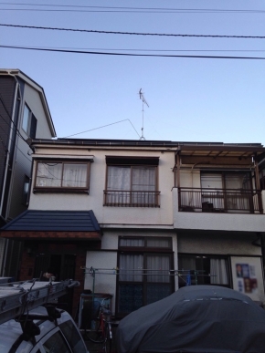 UHFアンテナを設置した戸建住宅