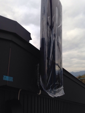 破風板に取り付けたデザインアンテナ