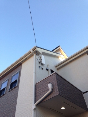デザインアンテナを設置した戸建住宅