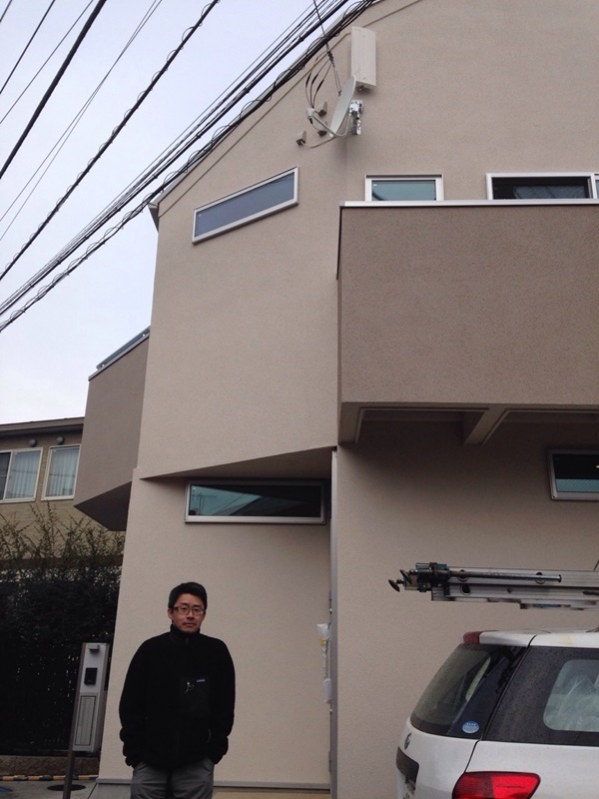 デザインアンテナとBS/CSアンテナを設置した戸建住宅