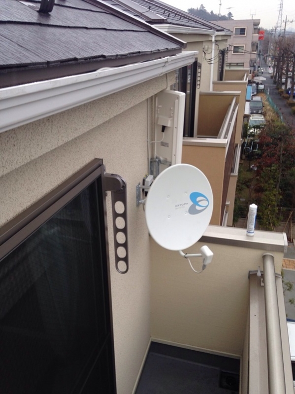 横浜市青葉区鴨志田町　デザインアンテナとBS/CSアンテナ工事