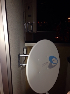 外壁に取り付けたBS/CSアンテナ