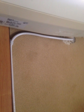 屋内に配線した同軸ケーブル