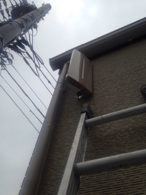 外壁に取り付けたデザインアンテナ