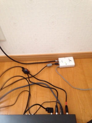 室内に配線接続したブースターの電源部