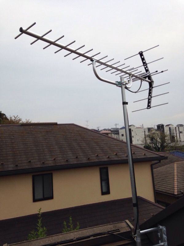 破風板に取り付けたUHFアンテナ