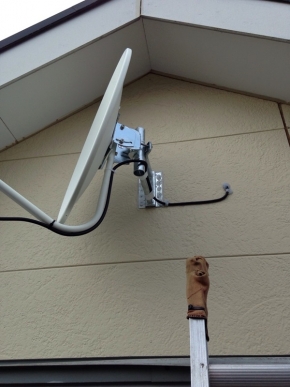外壁に取り付けたBS/CSアンテナ