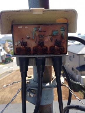 カバーを開けたブースター