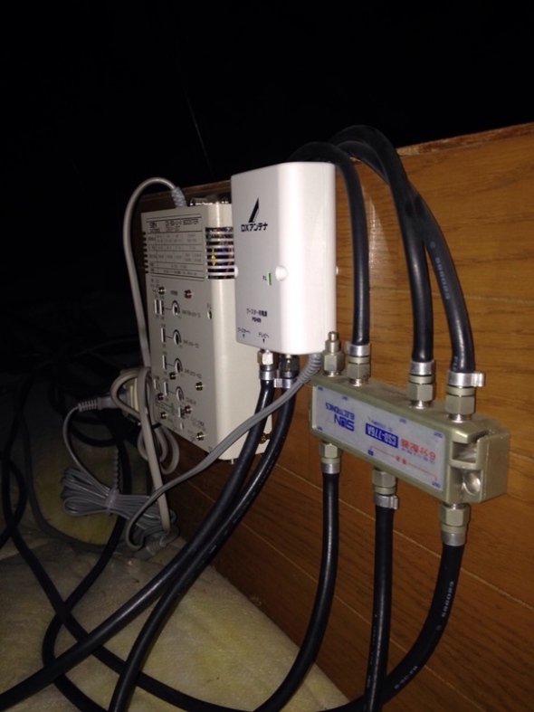 屋根裏の機器類