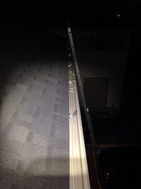 雨樋に配線した同軸ケーブル