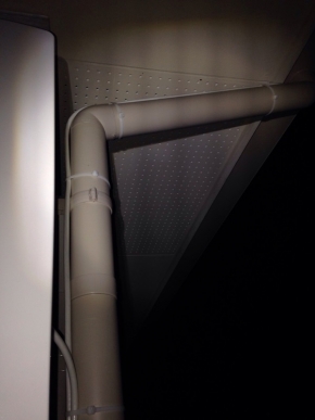 雨樋に配線した同軸ケーブル