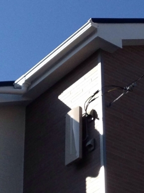 外壁に取り付けたデザインアンテナ