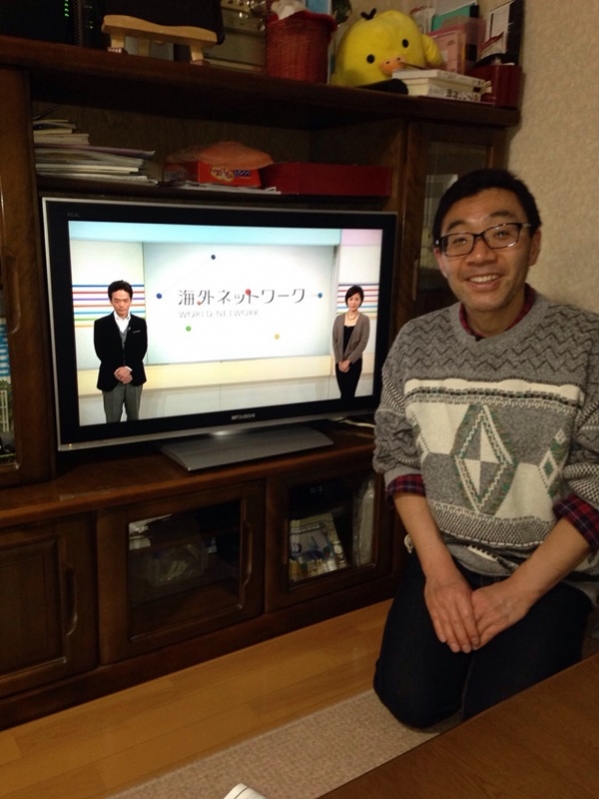 テレビ前の男性