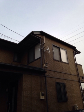 デザインアンテナとBS/CSアンテナを設置した戸建住宅