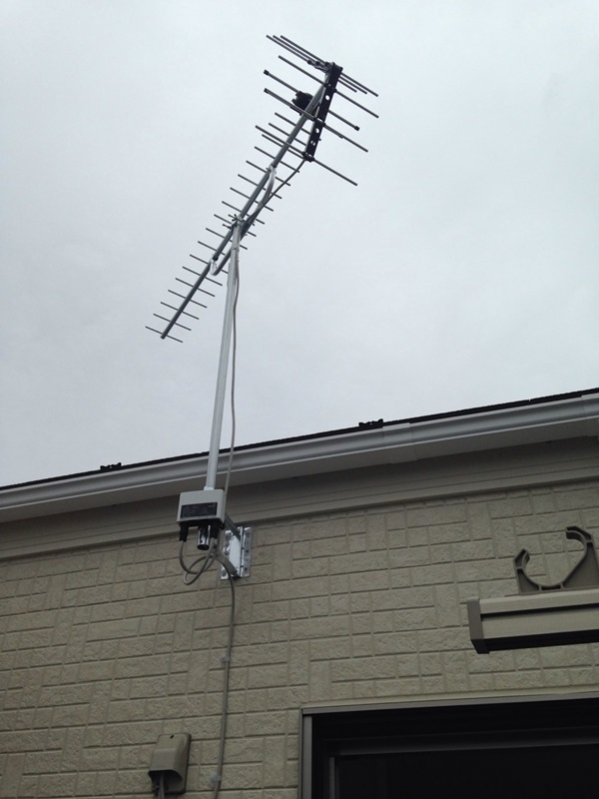 外壁に取り付けたUHFアンテナ