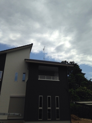 UHFアンテナを設置した戸建住宅