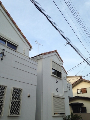 屋根上に設置したUHFアンテナ