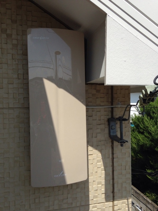 外壁に取り付けたデザインアンテナ