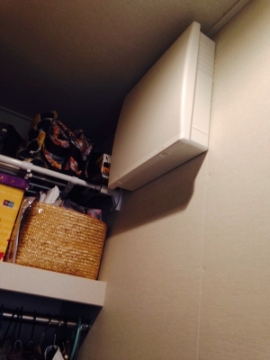 屋内に備え付けられたマルチメディアボックス