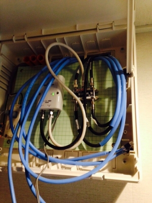 マルチメディアボックス内の機器類