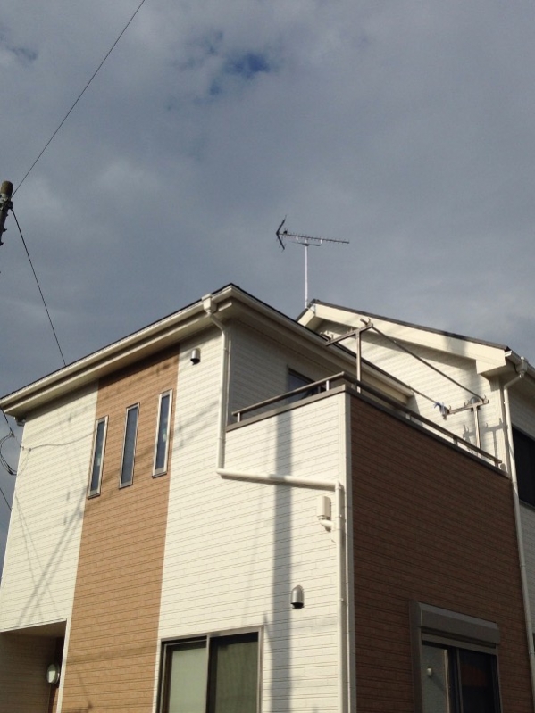 UHFアンテナを設置した戸建住宅