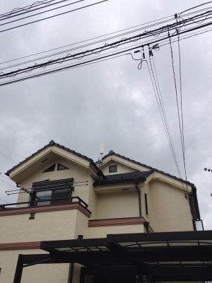 デザインアンテナとBS/CSアンテナを設置した戸建住宅