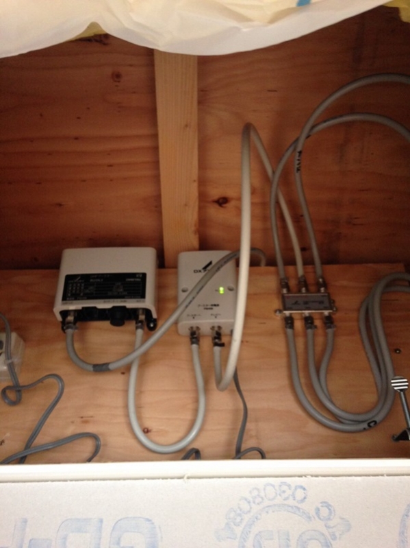 天健康の分配器とブースターの本体および電源部