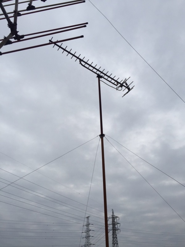 屋根上のUHFアンテナ