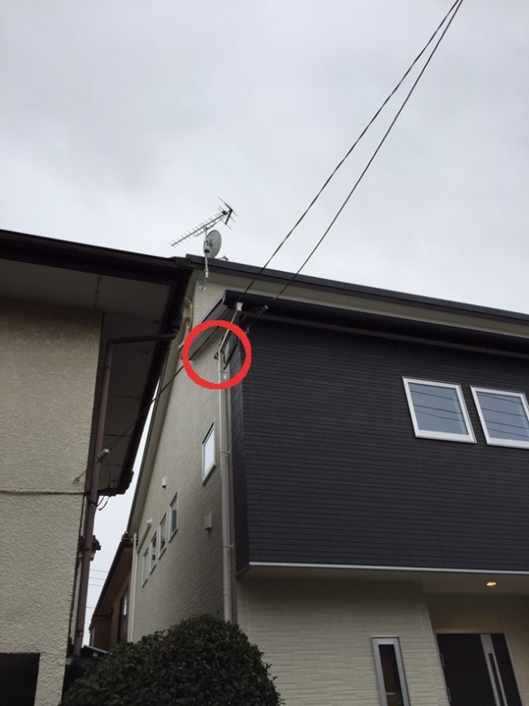 外壁に取り付けたUHFアンテナとBS/CSアンテナ