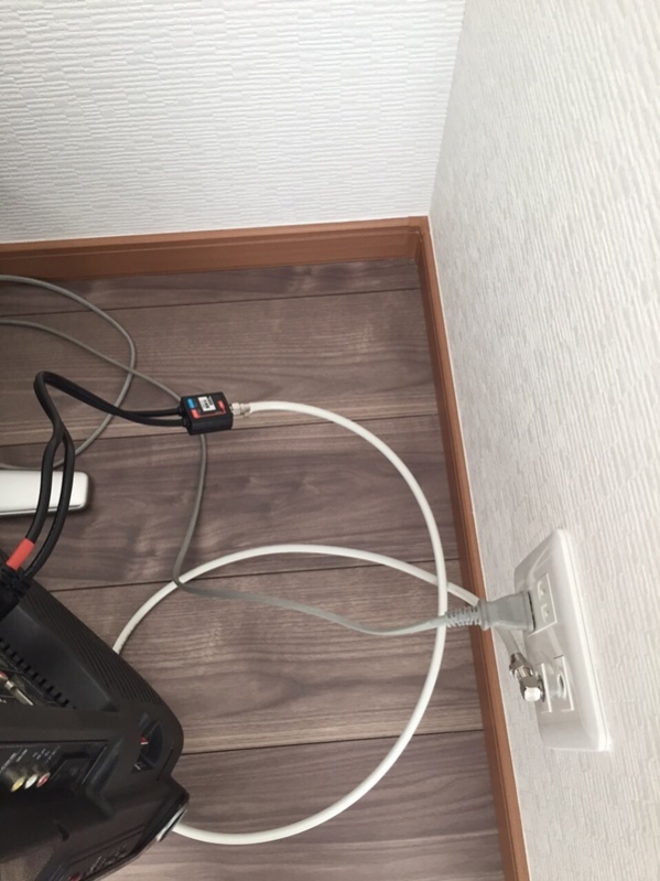 テレビ裏の分配器