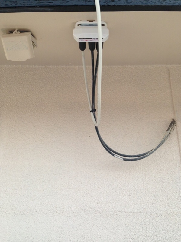 軒下に取り付けた分配器