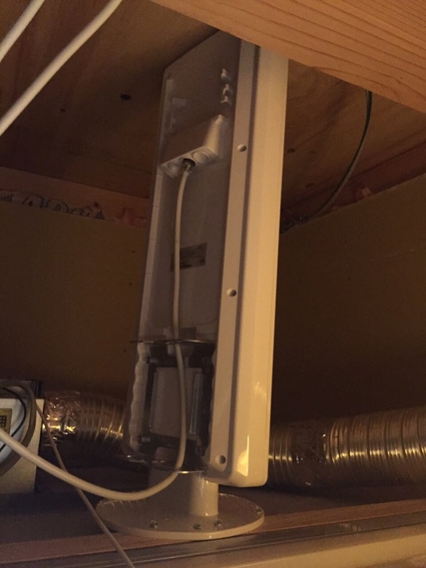 屋根裏に設置したデザインアンテナ