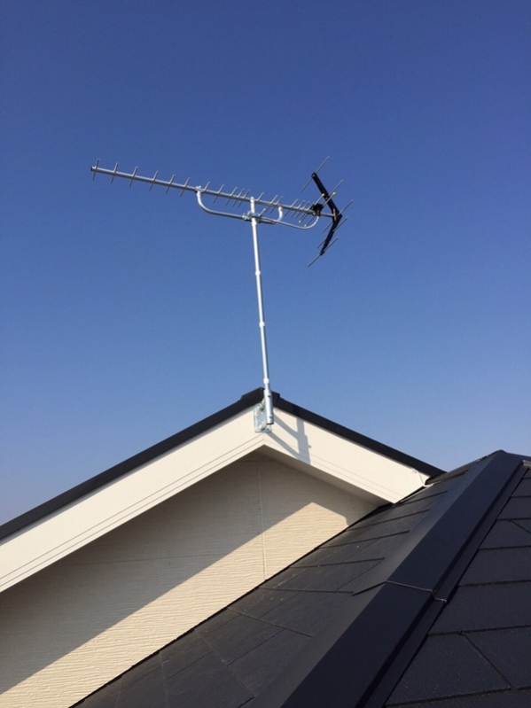 破風板に取り付けたUHFアンテナ