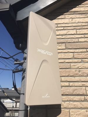 外壁に取り付けたデザインアンテナ