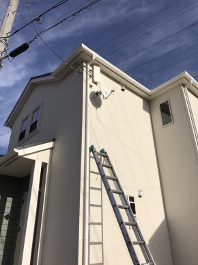 デザインアンテナとBS/CSアンテナを設置した戸建住宅