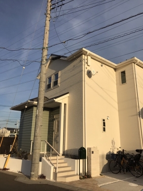 デザインアンテナとBS/CSアンテナを設置した戸建住宅