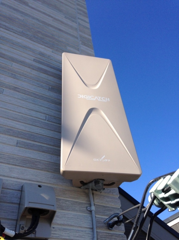 外壁に取り付けたデザインアンテナ