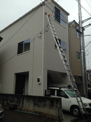 横浜市鶴見区岸谷｜デザインアンテナ壁面設置