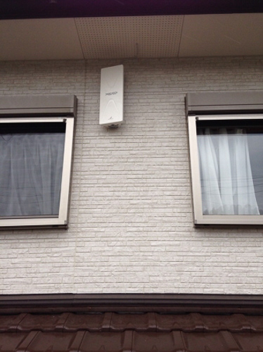 外壁に取り付けたデザインアンテナ