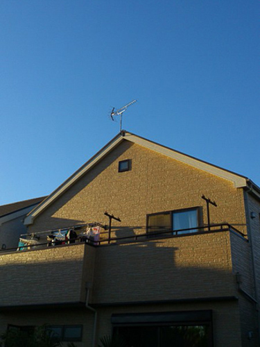 UHFアンテナを取り付けた戸建住宅