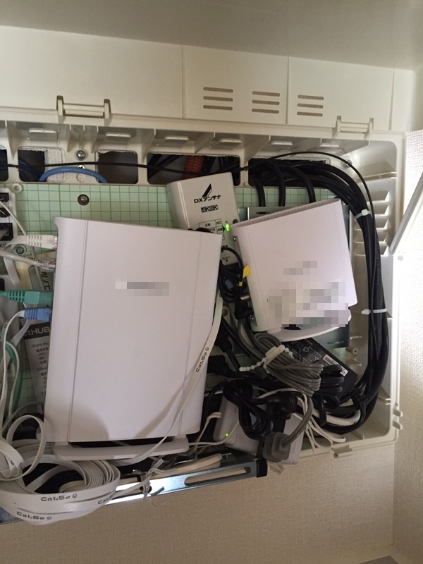 マルチメディアボックス内の機器類